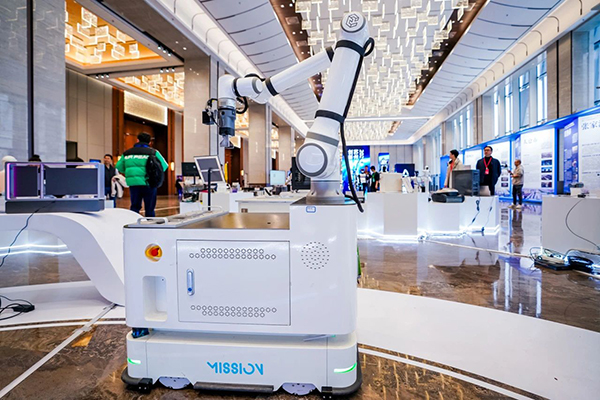 milan.米兰中国机器人携CNC上下料复合机器人整站解决方案